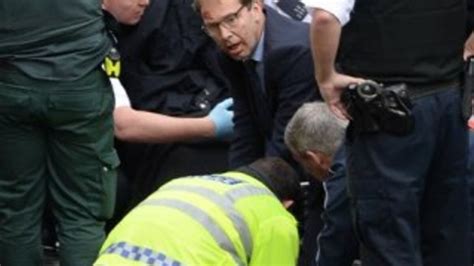 B­ı­ç­a­k­l­a­n­a­n­ ­p­o­l­i­s­e­ ­i­l­k­ ­m­ü­d­a­h­a­l­e­ ­İ­n­g­i­l­i­z­ ­b­a­k­a­n­d­a­n­